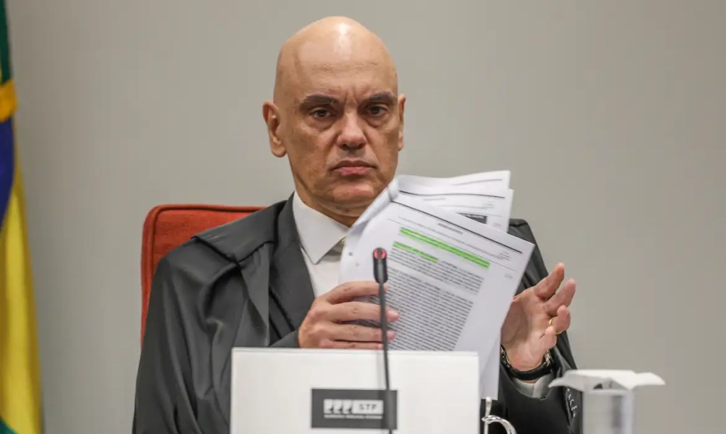 Moraes diz que defesa de Bolsonaro poderá acompanhar acareação de&nbsp;Cid