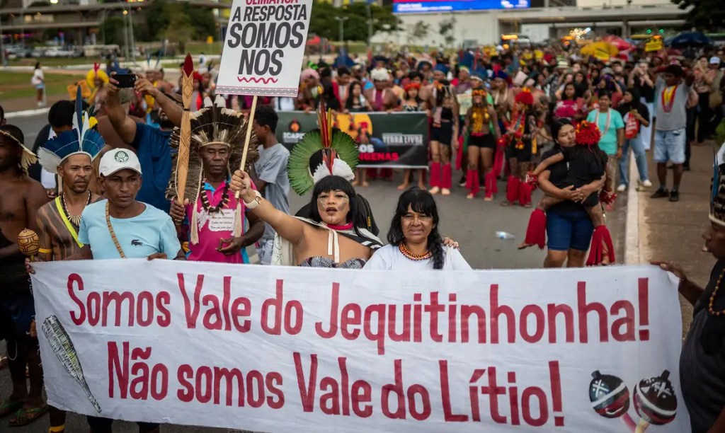 Indígenas em protesto em Brasília